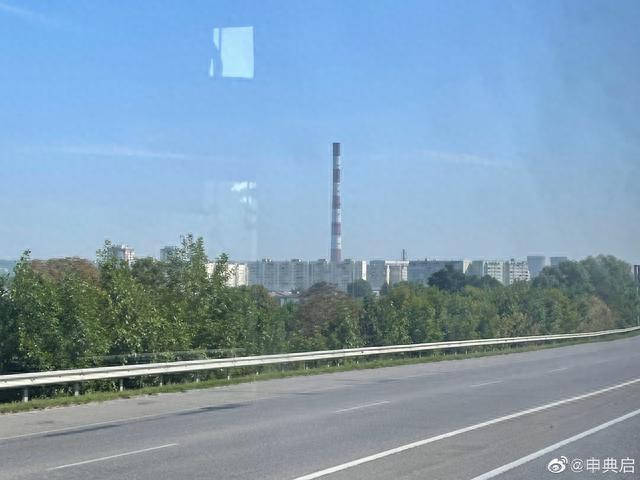 老华人爱思带我逛哈尔科夫，结果到了他家后花园，聊异国开挂逆袭