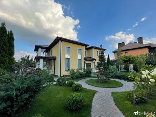 老华人爱思带我逛哈尔科夫，结果到了他家后花园，聊异国开挂逆袭