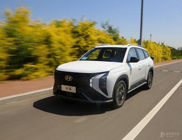 北京现代又推燃油车！价格不到14万，油耗不足7L，这台沐飒香吗