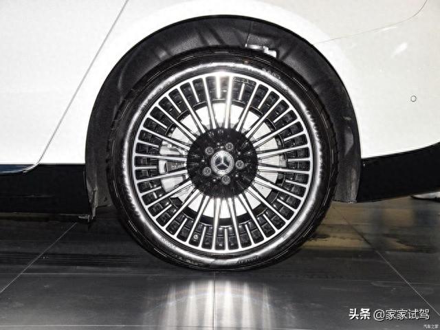 汽车发明者奔驰的创新 纯电EQS以豪华鉴初心