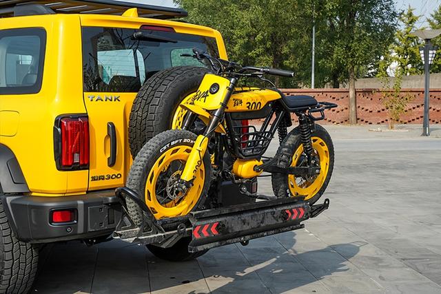 实拍坦克300边境限定版与BUXUS联名纯电越野自行车