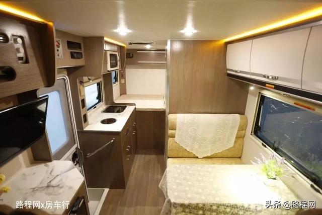 内饰温馨，配置齐全的四款高性价实用型科发房车