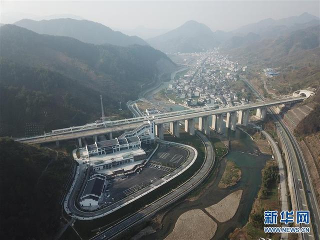 杭黄高铁正式通车，沿线经过7个5A级景区｜附时刻表