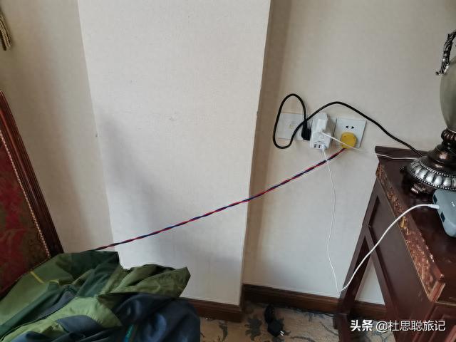 汉EV耗电22爬上红拉山垭口，遇到牛人改装增程式电三轮游全国