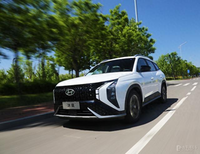 北京现代又推燃油车！价格不到14万，油耗不足7L，这台沐飒香吗