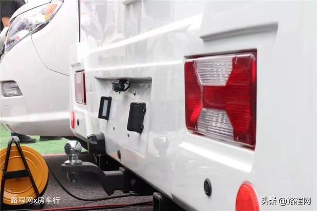内饰温馨，配置齐全的四款高性价实用型科发房车