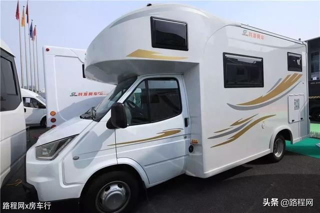 内饰温馨，配置齐全的四款高性价实用型科发房车