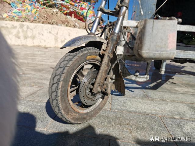 汉EV耗电22爬上红拉山垭口，遇到牛人改装增程式电三轮游全国