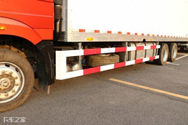 总长20米，还是国六排放，解放J6中置轴货车来了