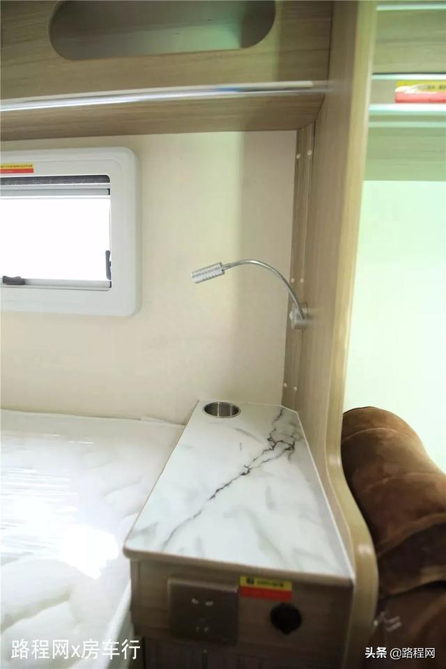 内饰温馨，配置齐全的四款高性价实用型科发房车