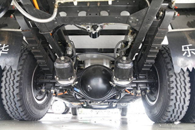 三环纯电冷藏车包车牌只要23.6万，它和电动轻卡有啥区别？