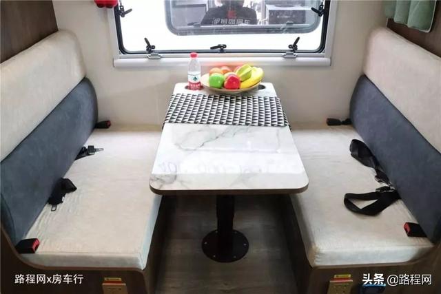 内饰温馨，配置齐全的四款高性价实用型科发房车