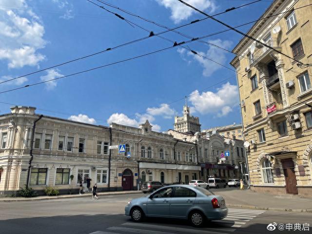 老华人爱思带我逛哈尔科夫，结果到了他家后花园，聊异国开挂逆袭