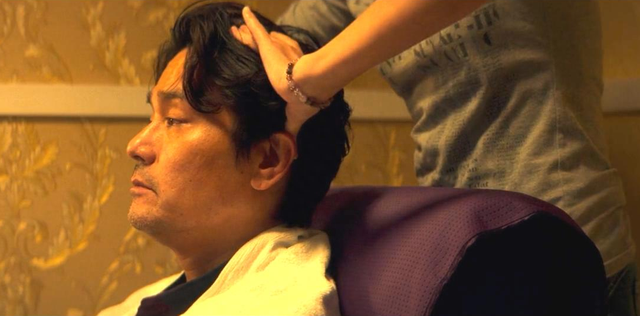 林家栋的《手卷烟》：落魄古惑仔倒卖金钱龟，港片复兴有望