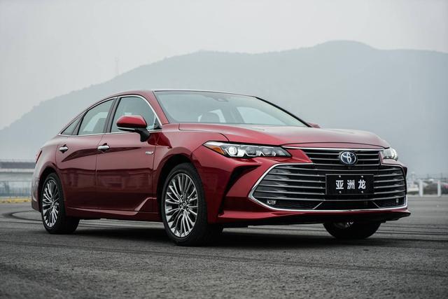 外表很“嚣张”，内心却很丰田！场地试驾一汽丰田亚洲龙