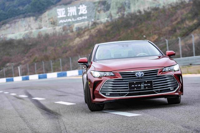 外表很“嚣张”，内心却很丰田！场地试驾一汽丰田亚洲龙