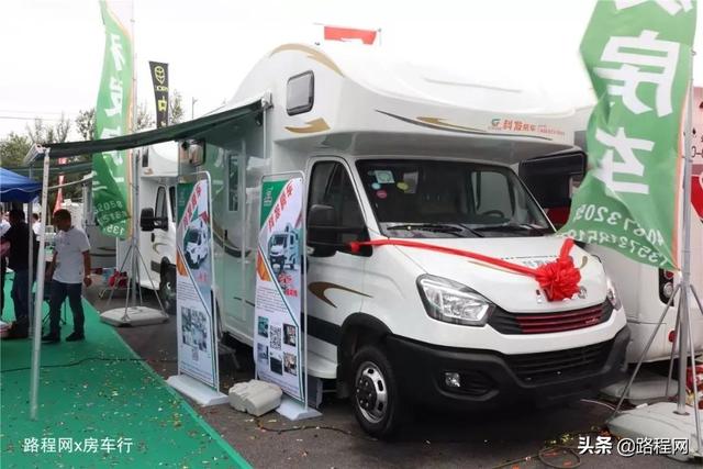 内饰温馨，配置齐全的四款高性价实用型科发房车