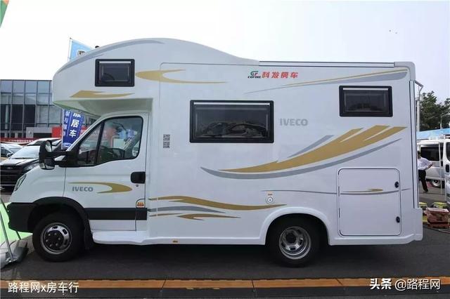 内饰温馨，配置齐全的四款高性价实用型科发房车