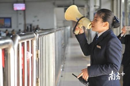 美！春运“多彩制服”已“配齐”，你何时回家找“佩奇”？