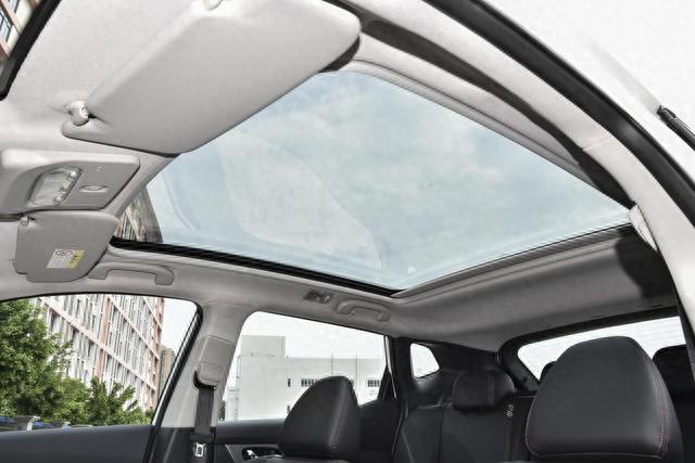 逍客全速段智能导航 紧随同伴不掉队