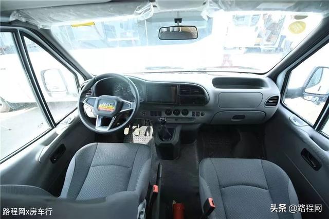 内饰温馨，配置齐全的四款高性价实用型科发房车