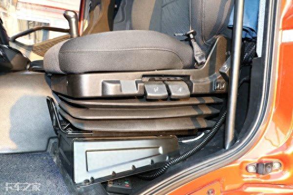 总长20米，还是国六排放，解放J6中置轴货车来了