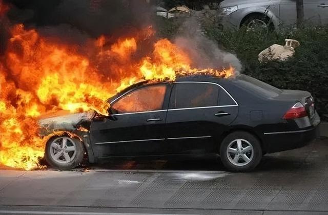 自燃率最高的十款汽车，掌握这些辨别火烧车技巧，避免入坑！