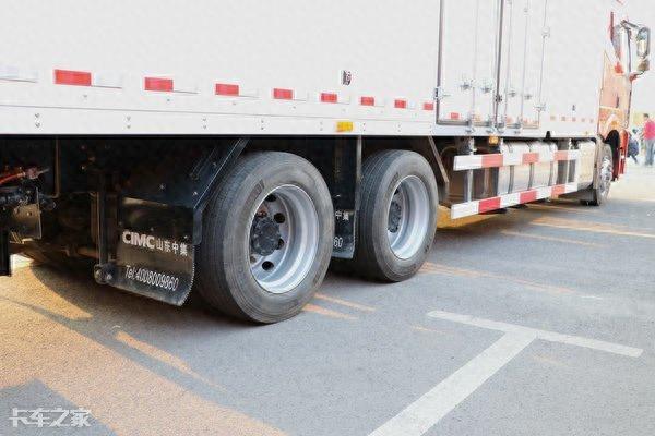 总长20米，还是国六排放，解放J6中置轴货车来了