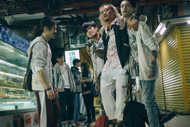 林家栋的《手卷烟》：落魄古惑仔倒卖金钱龟，港片复兴有望