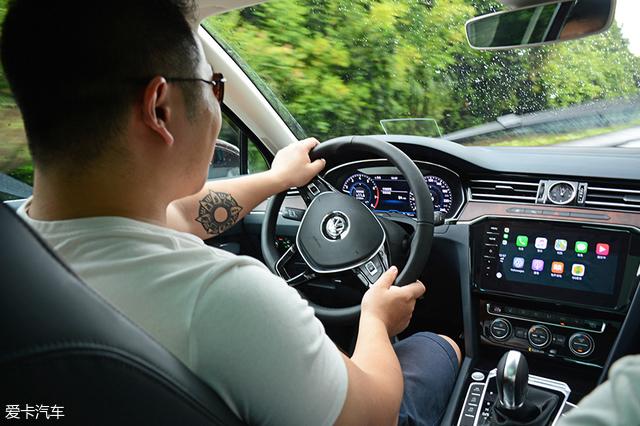 巩固标杆地位 试驾新款一汽-大众迈腾