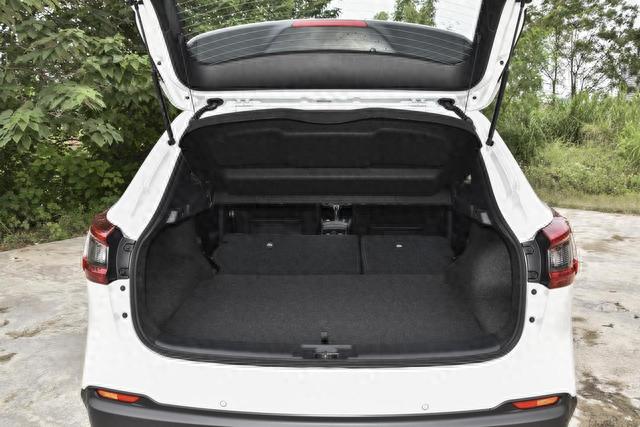 逍客全速段智能导航 紧随同伴不掉队