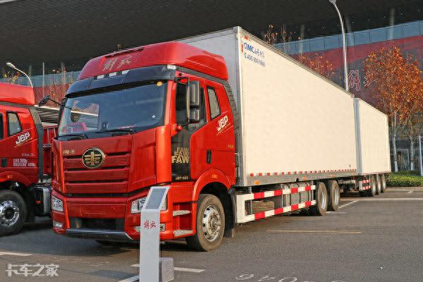 总长20米，还是国六排放，解放J6中置轴货车来了