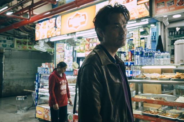 林家栋的《手卷烟》：落魄古惑仔倒卖金钱龟，港片复兴有望