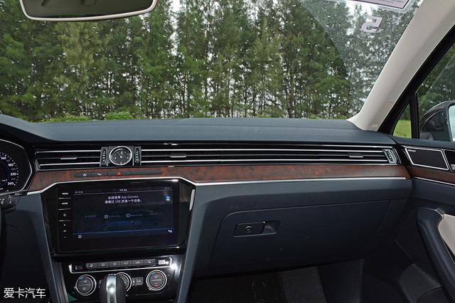 巩固标杆地位 试驾新款一汽-大众迈腾