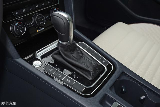 巩固标杆地位 试驾新款一汽-大众迈腾