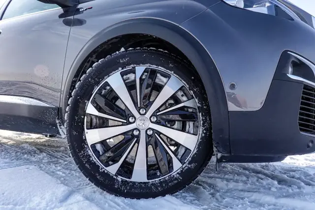 1.8T+8AT，这台前驱SUV也能玩冰上漂移，你敢信？