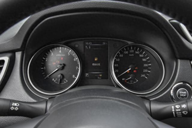 逍客全速段智能导航 紧随同伴不掉队