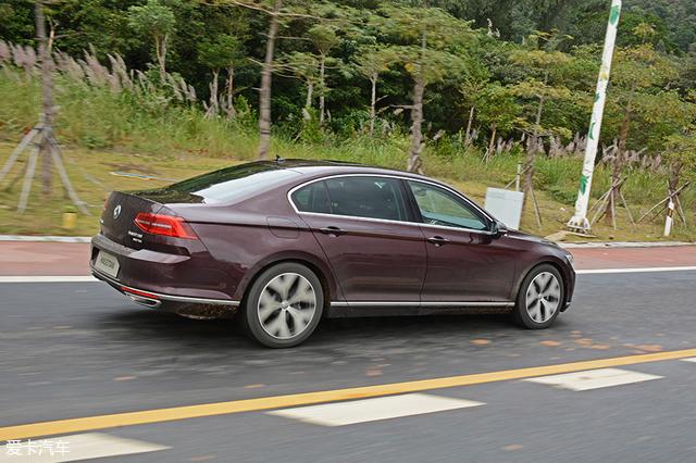 巩固标杆地位 试驾新款一汽-大众迈腾