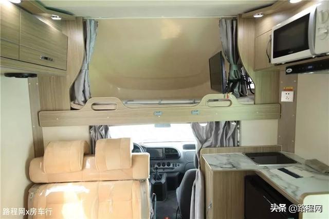 内饰温馨，配置齐全的四款高性价实用型科发房车