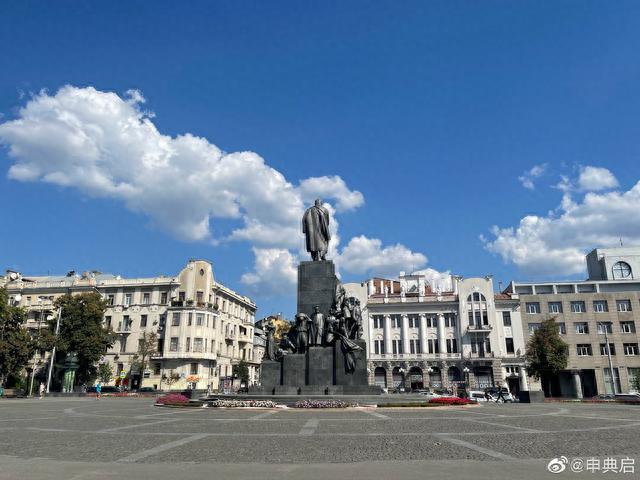 老华人爱思带我逛哈尔科夫，结果到了他家后花园，聊异国开挂逆袭