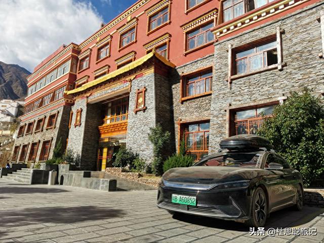 汉EV耗电22爬上红拉山垭口，遇到牛人改装增程式电三轮游全国