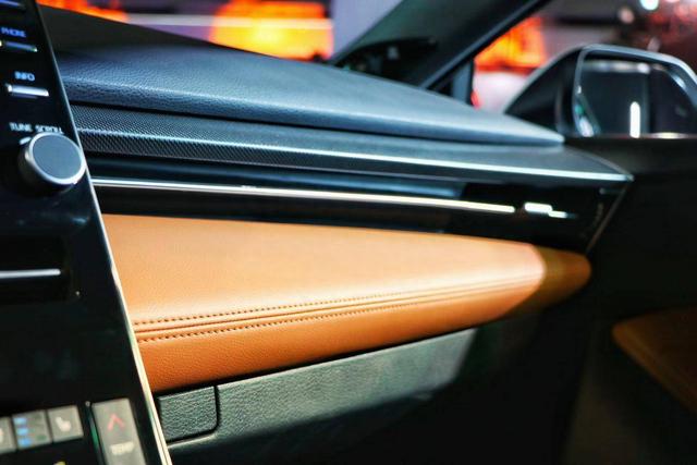 外表很“嚣张”，内心却很丰田！场地试驾一汽丰田亚洲龙