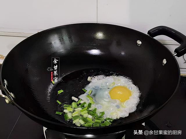 秋凉了，喜欢这碗热乎的皮肚面，有肉有菜汤鲜味美，早餐首选