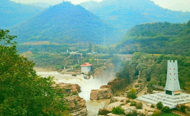 1960年，红旗渠工程总设计师吴祖太27岁牺牲，杨贵当众痛哭不已