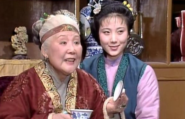 我同时借给两个妹妹10万，一个拉黑我，一个在我需要时送来100万