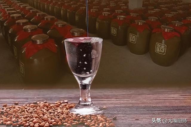 按品牌买酒不可信，只要盯着瓶上有“二标”，那就是酒精勾兑