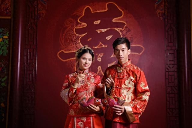 我同时借给两个妹妹10万，一个拉黑我，一个在我需要时送来100万