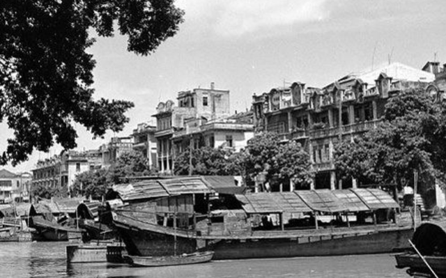 我同时借给两个妹妹10万，一个拉黑我，一个在我需要时送来100万