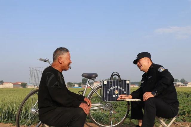 平乡公安“车轮警务”闯新路